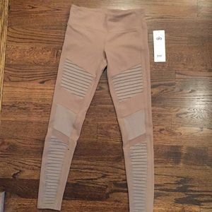 Alo yoga pants
